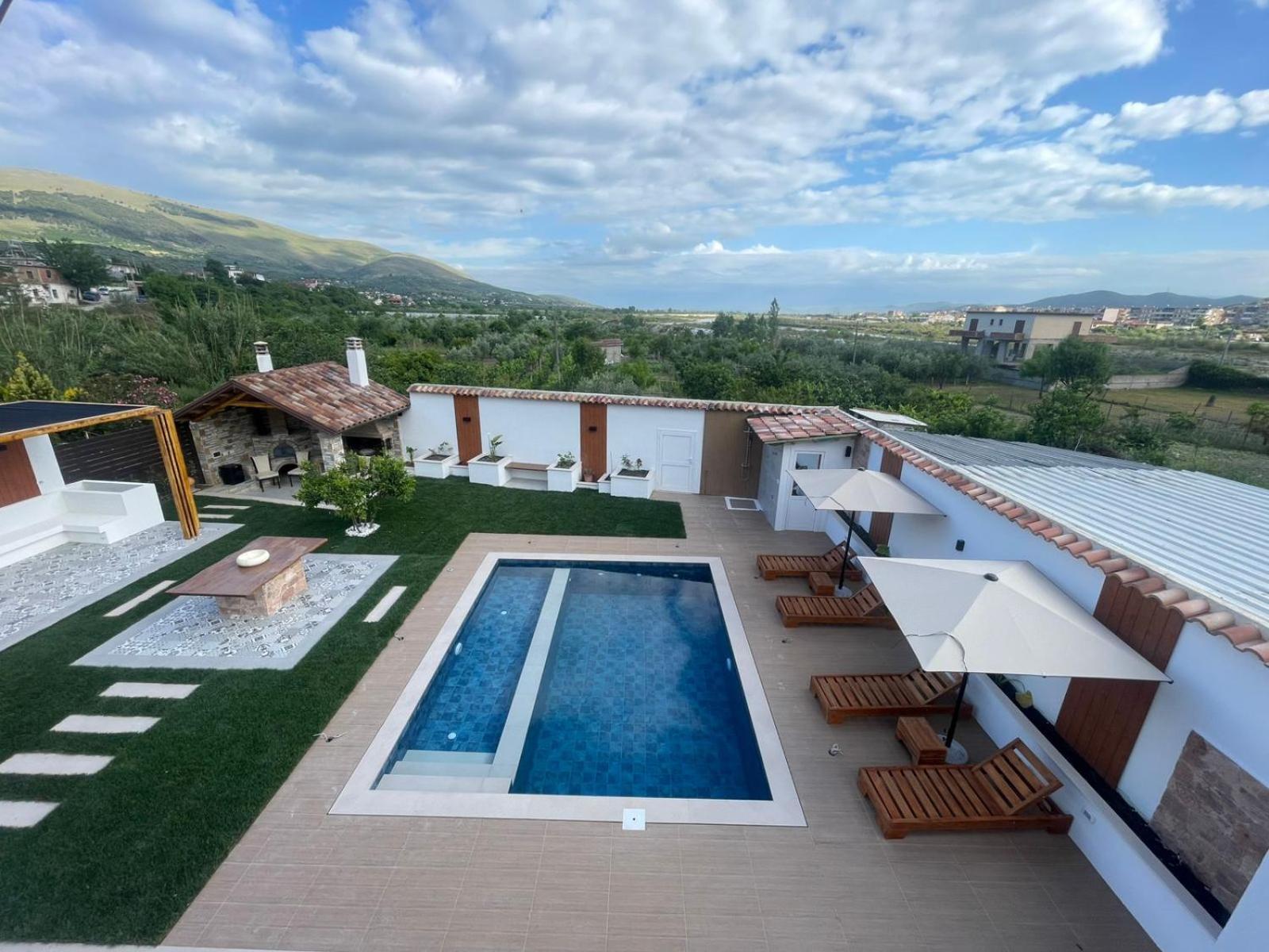 Lejzo - Swimming Pool * Berat